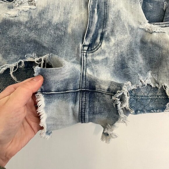 AMERICAN EAGLE 360 Super Stretch AEO Denim x4 Hi-Rise Shortie Acid Wash Ripped - Picture 10 of 15